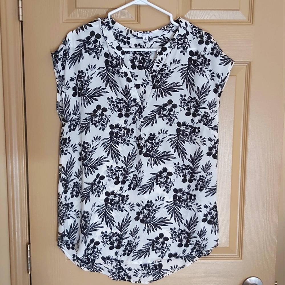Ardene Floral Print Sleeveless Blouse